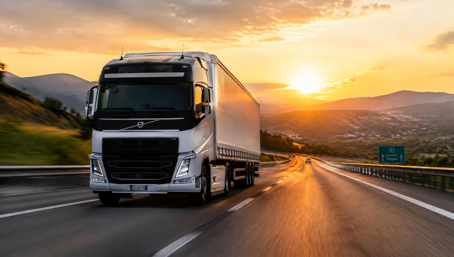 Camion Italia Trasporti in autostrada al tramonto